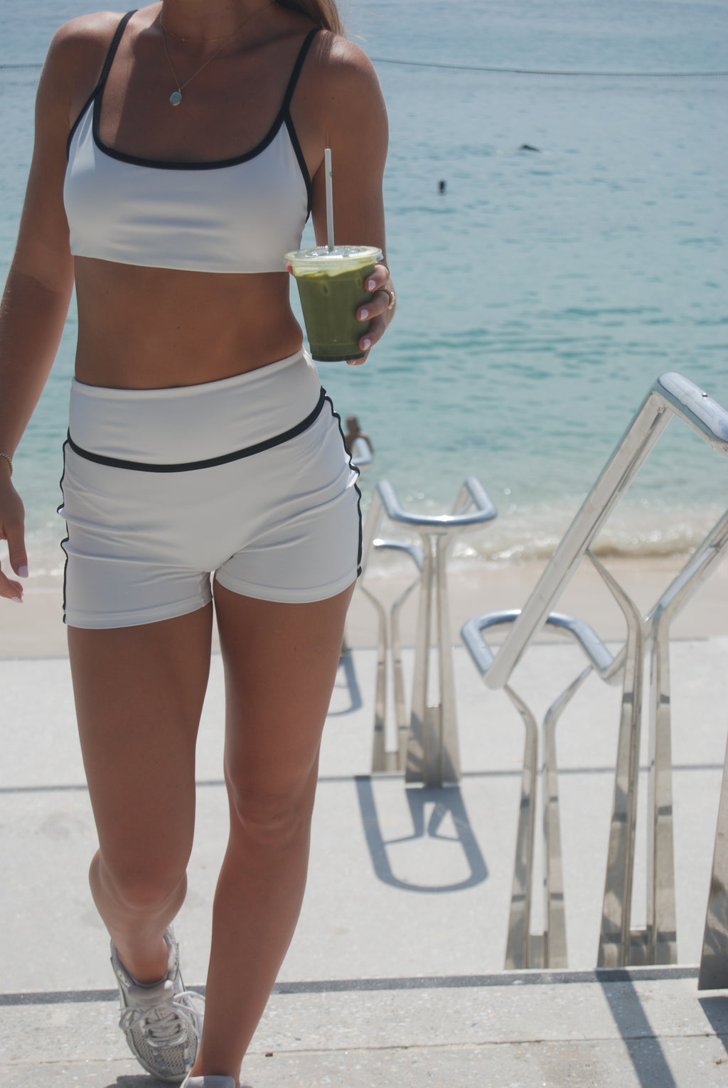 The Seamless Sports Bra - white